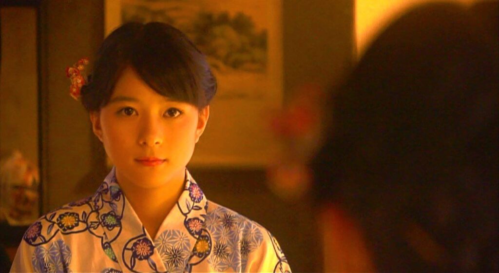 芳根京子（物置のピアノ）