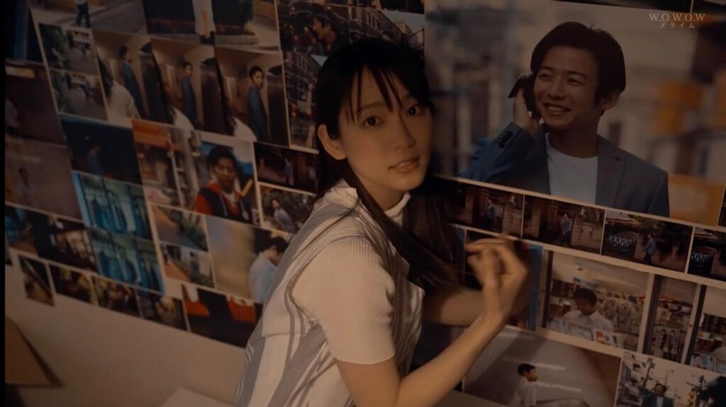 吉岡里帆（椅子）