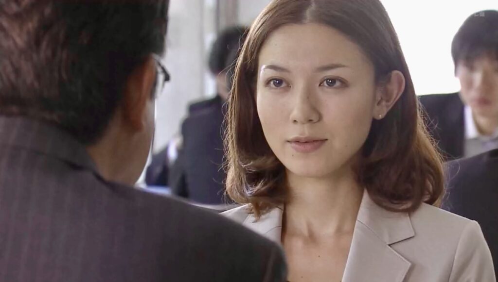 小嶺麗奈（不在宴会 死亡記事の女）