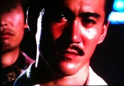 この左後ろに映っているのはなんと佐藤浩市！