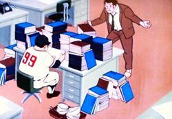 スコアブックの山の中から不気味な笑い