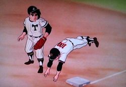 派手なバック転のスタンドプレー