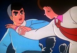 逃げようとするルミの腕をガシッとつかんで、