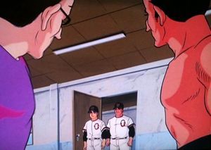 ボクシングジムを訪れたユニフォーム姿の星と伴